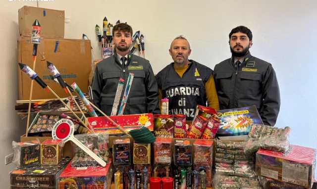Doppio sequestro di botti di Capodanno a Cagliari: 130 chili tra petardi e batterie di fuochi artificiali