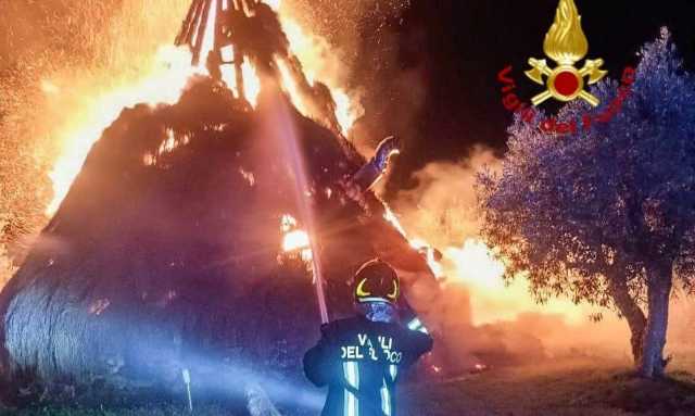 Incendio a Marrubiu, a fuoco il pinneto più grande dell'Isola: ore di lavoro per spegnere le fiamme