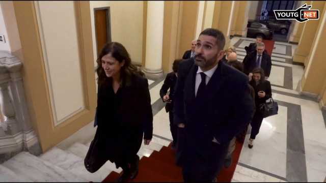 Photo 5895447994155338667 Y