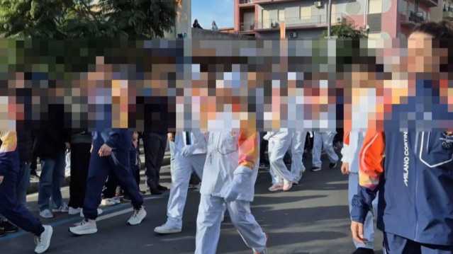 Sospese per i fatti di bullismo al club di windsurf ma fanno le tedofore, l'associazione: