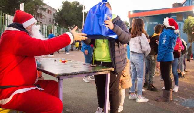 Epifania all'Exmè di Pirri, con la distribuzione della spesa arrivano le befane: 