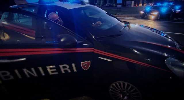 Carabinieri Notte Intervento Cagliari Paura a Cagliari: spray al peperoncino contro il buttafuori, poi ferisce anche un militare