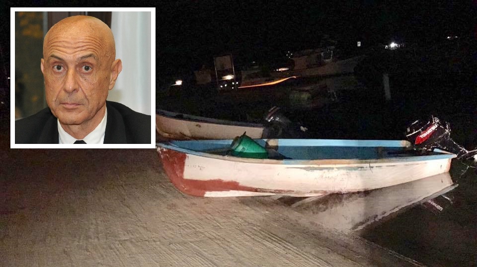 Barchino Immigrati Con Minniti