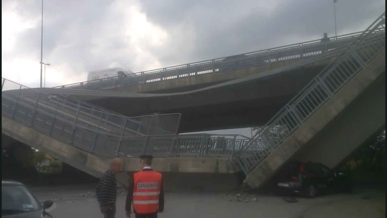 Carabinieri Auto Schiacciata