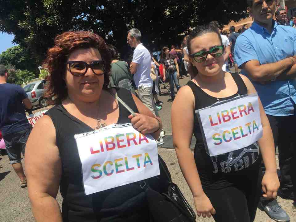 Genitori Antivaccini Vaccini Viale Trento Manifestazione 3