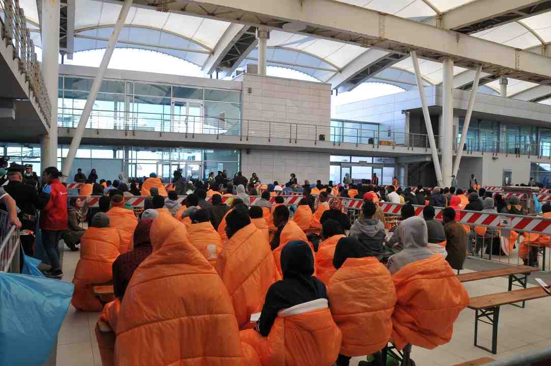 Migranti Immigrati Molo Ichnusa