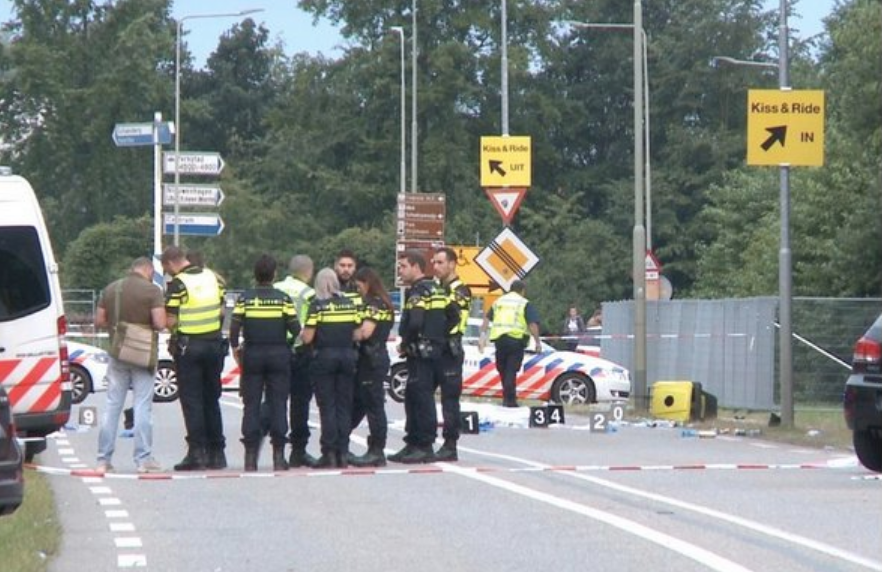 furgone-su-folla-olanda