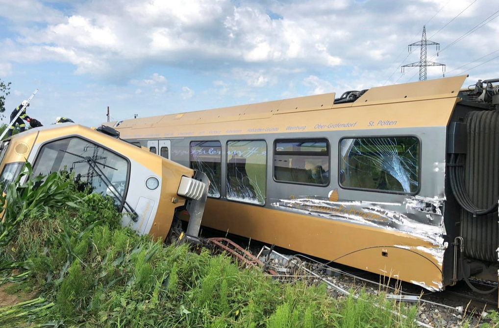 treno-deraglia-austria
