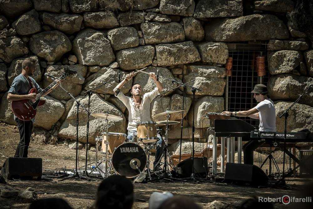 CONCERTO-TIME-IN-JAZZ-2018---GIOVANNI-GAIAS-TRIO-AL-NURAGHE-ALBUCCIU-DI-ARZACHENA-2
