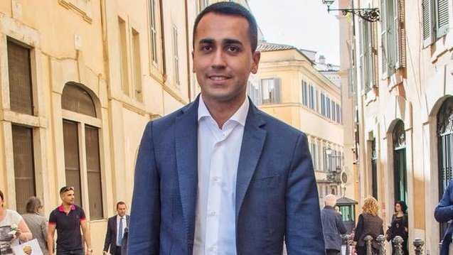 Di Maio Sorriso In Piedi Di-Maio-sorriso-in-piedi