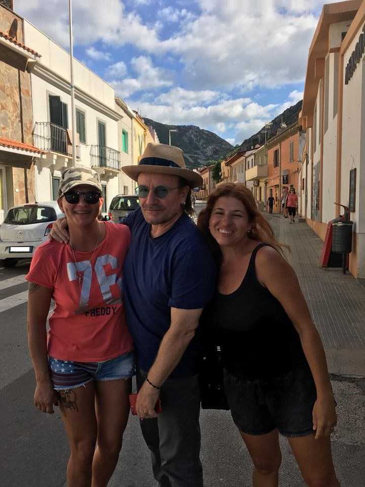 bono-con-le-fan-a-buggerru