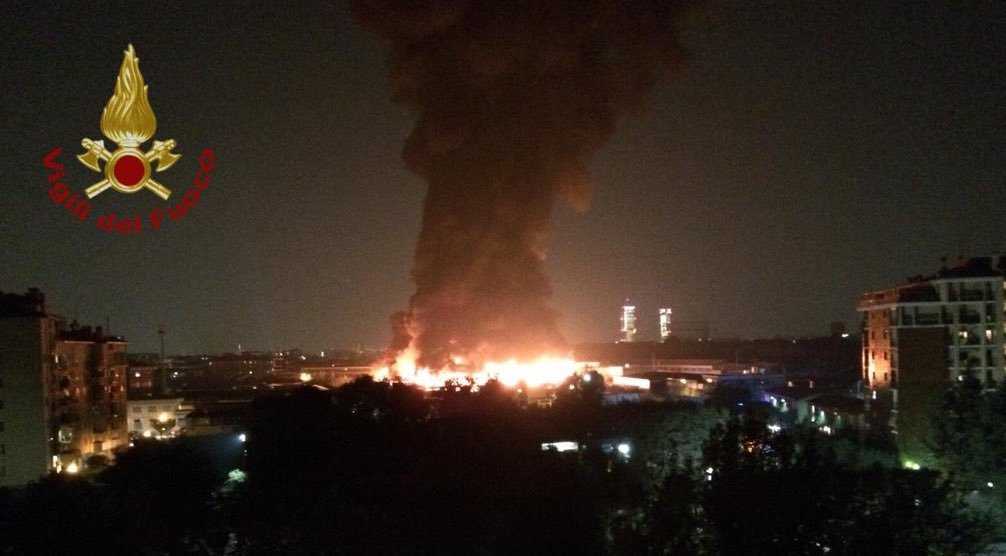 incendio-capannone-milano