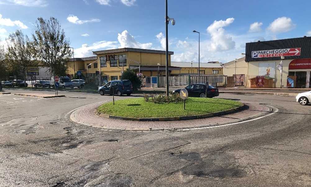 Rotatoria-centro-commerciale-Oristano-2