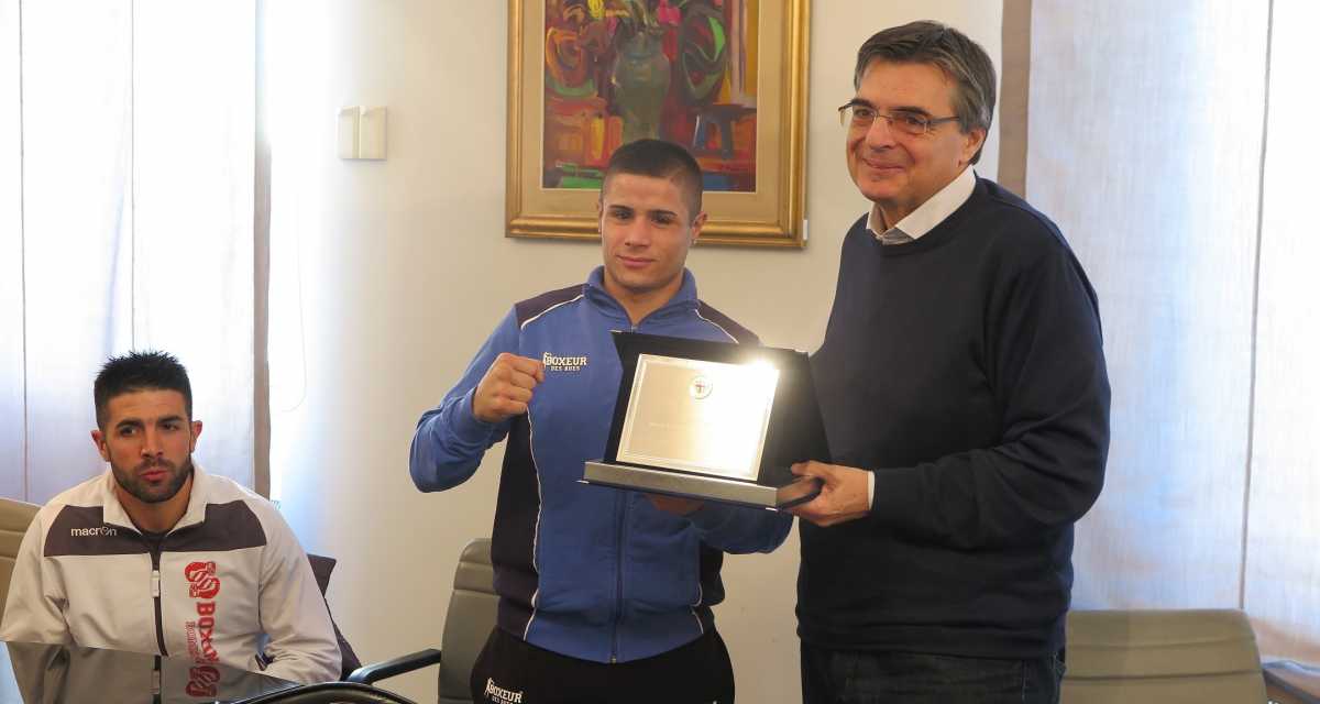 Consegna-targa-Federico-Serra-Gianfranco-Ganau