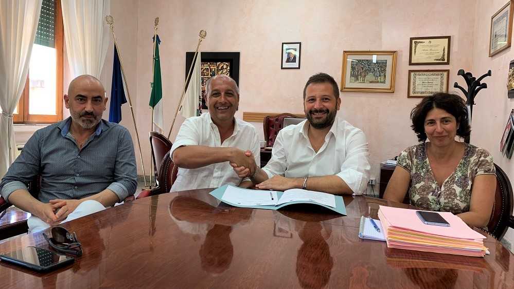 Accordo Palau Arzachena Per Innovation Desk Europe Con Massimiliano Giagoni Francesco Manna Roberto Ragnedda Cristina Usai 3 Web Accordo-Palau-Arzachena-per-Innovation-desk-Europe-con-Massimiliano-Giagoni-Francesco-Manna-Roberto-Ragnedda-Cristina-Usai-3-web