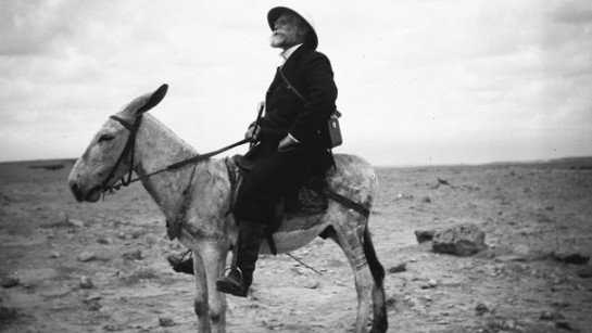 Capitano-DAlbertis-su-asino-Cairo-Egitto-aprile-1904