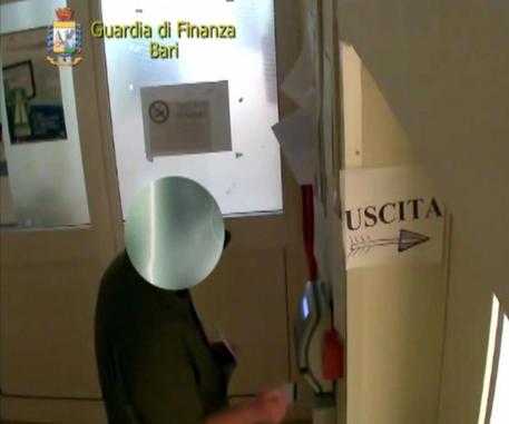 fURBETTI-CARTELLINO-MOLFETTA