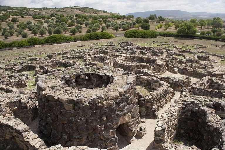 Su-Nuraxi-di-Barumini---villaggio-m