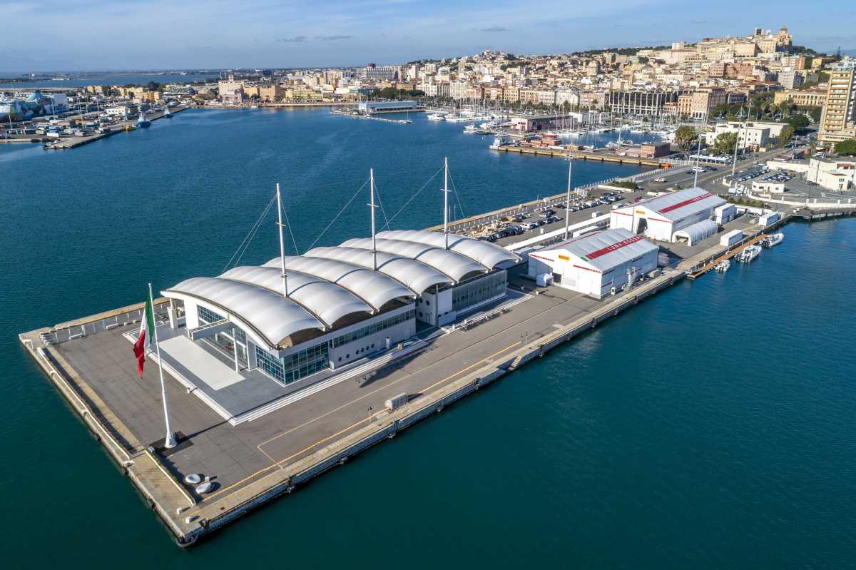 LUNA ROSSA DALLALTO lUNA-rOSSA-DALLALTO