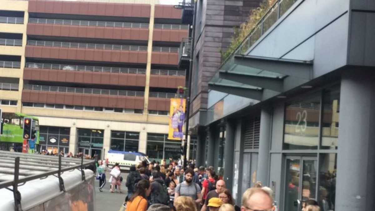 arndale-police-shopping