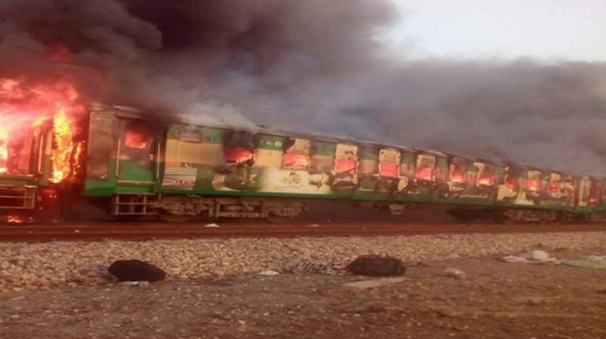 pakistan-incendiotreno