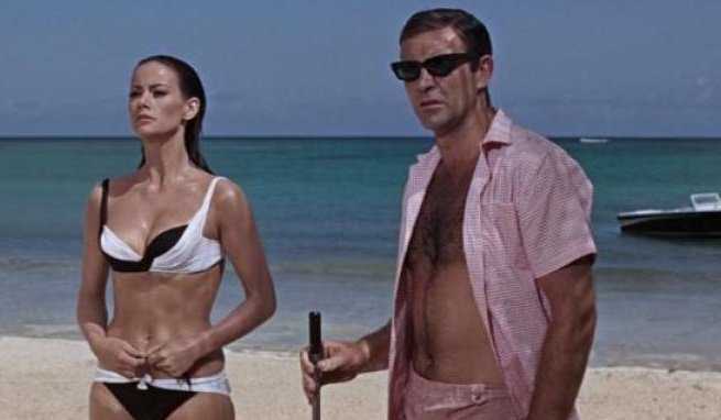 00053088-claudine-auger-e-sean-connery-in-operazione-tuono