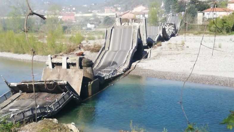 Ponte-crollato-Massa-Carrara