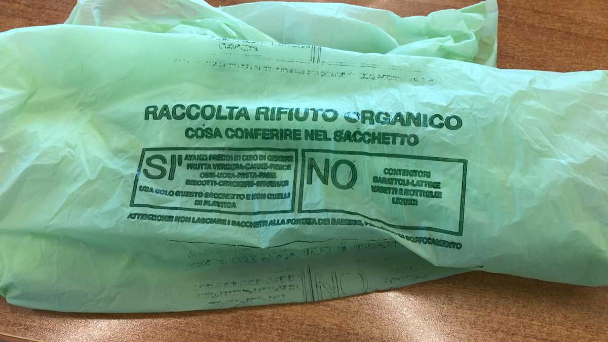 Sacchetti-per-la-raccolta-differenziata