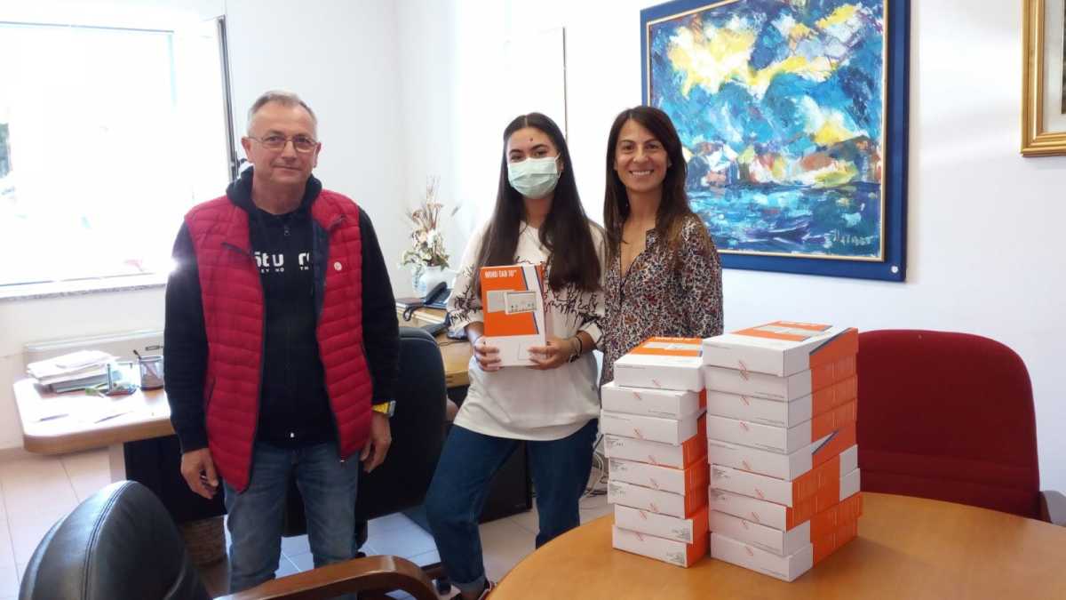 Stintinoconsegna-dei-tablet