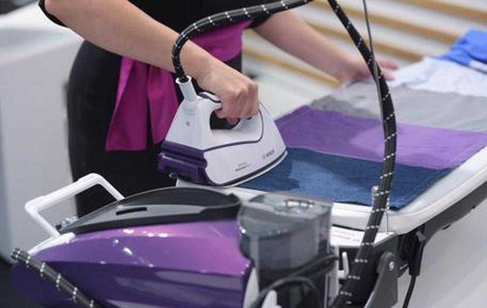 donna-ferro-da-stiro