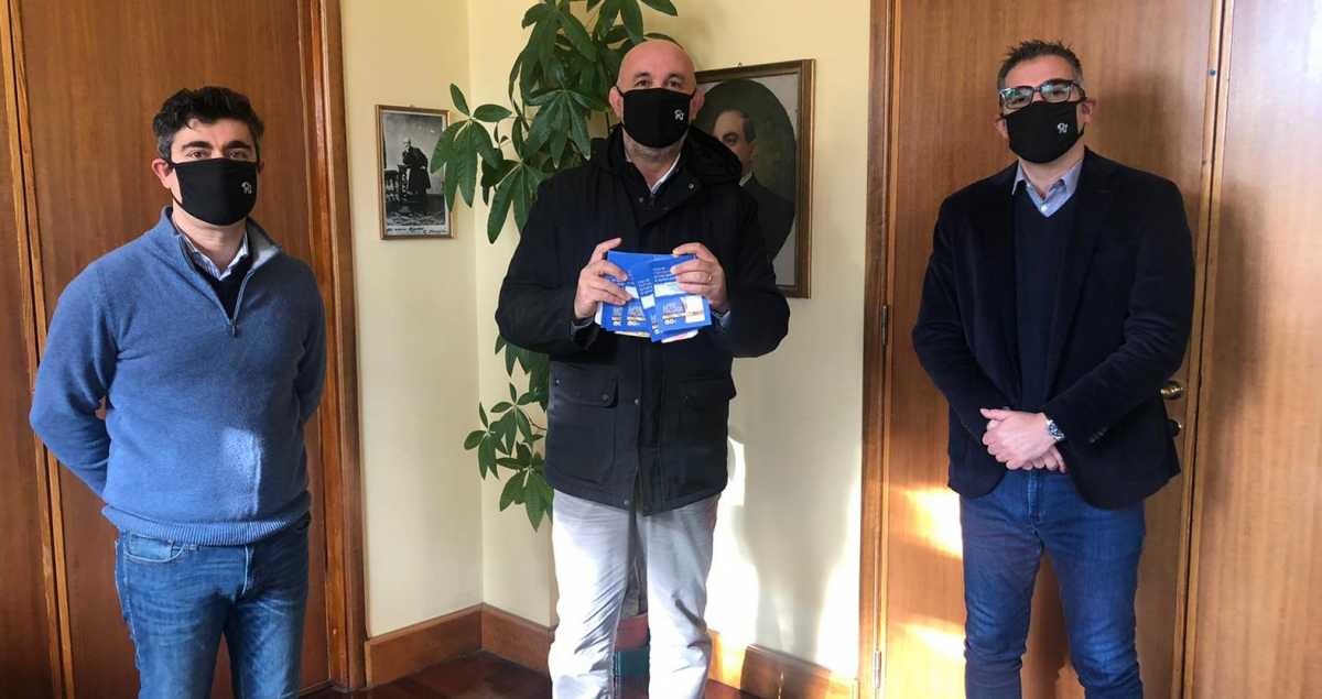 La-consegna-delle-carte-prepagate