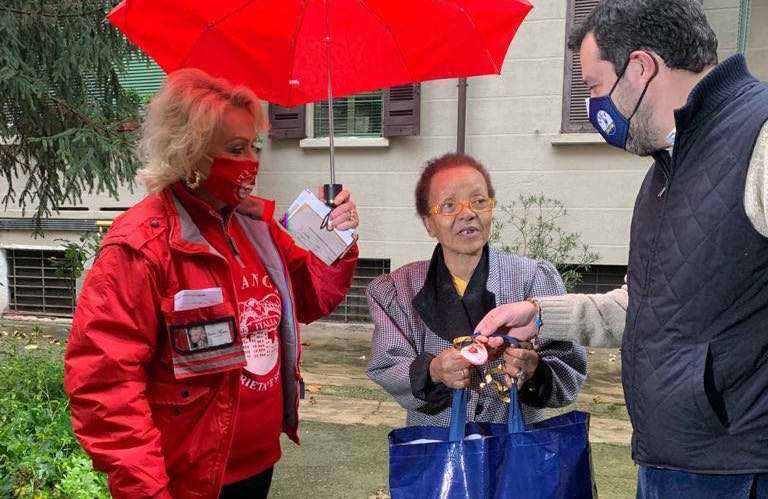 salvini-natale-clochard