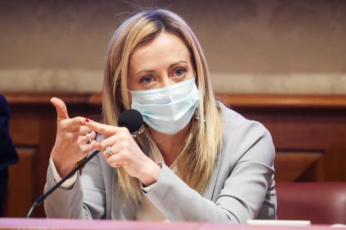giorgia-meloni-mascherina