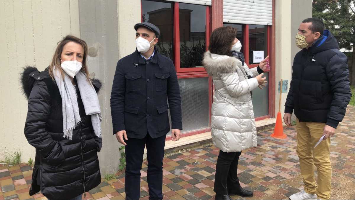 il-sopralluogo-dellassessore-sanna-nella-scuola-di-via-marconi-2