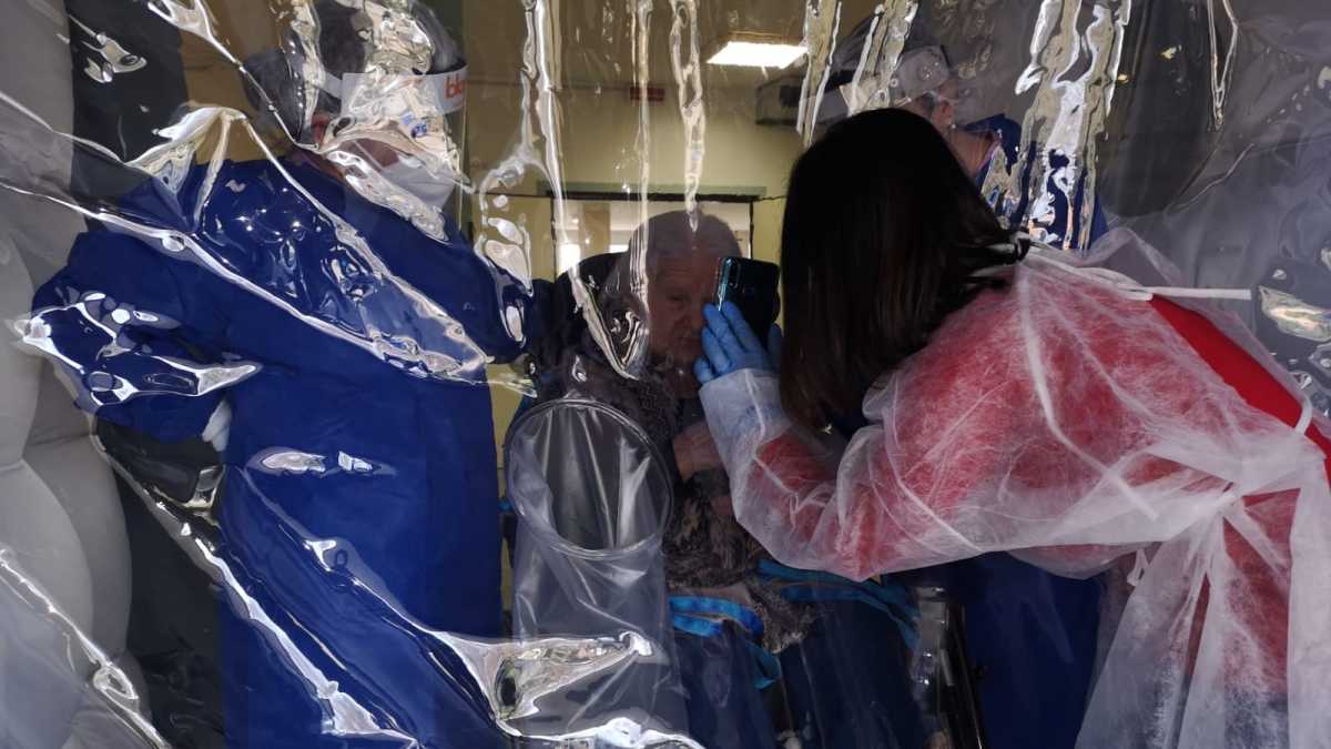 Saluto-Rosa-e-Alessandrastanza-degli-abbracci-Florinas