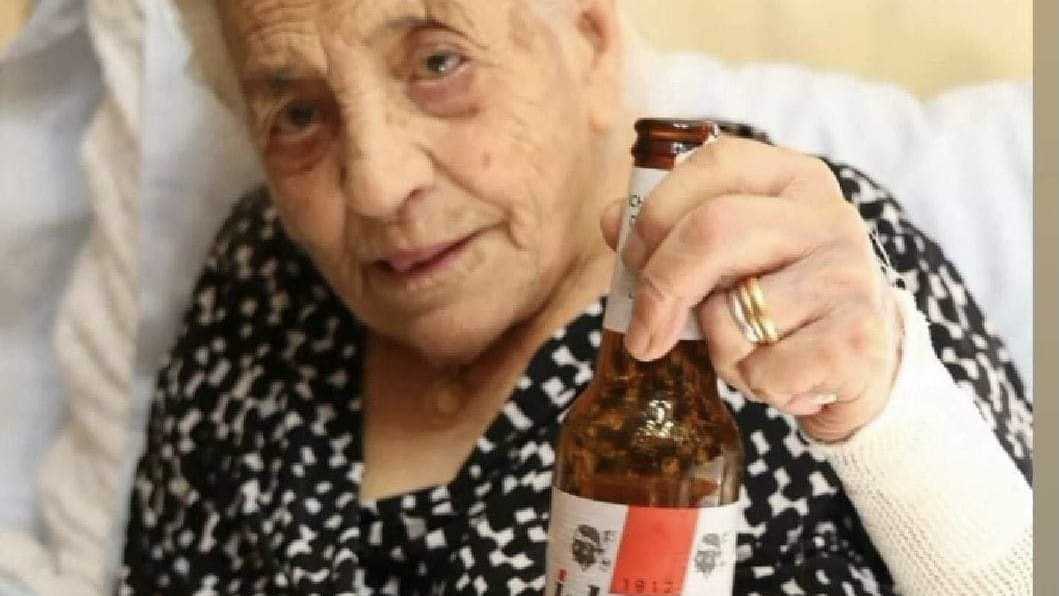 MAMOIADA-ZIA-FESTEGGIA-CON-ICHNUSA