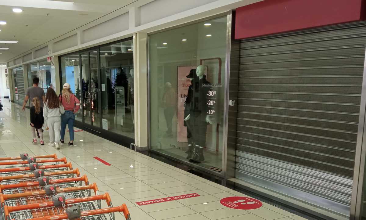 centro-commerciale-chiuso-protesta