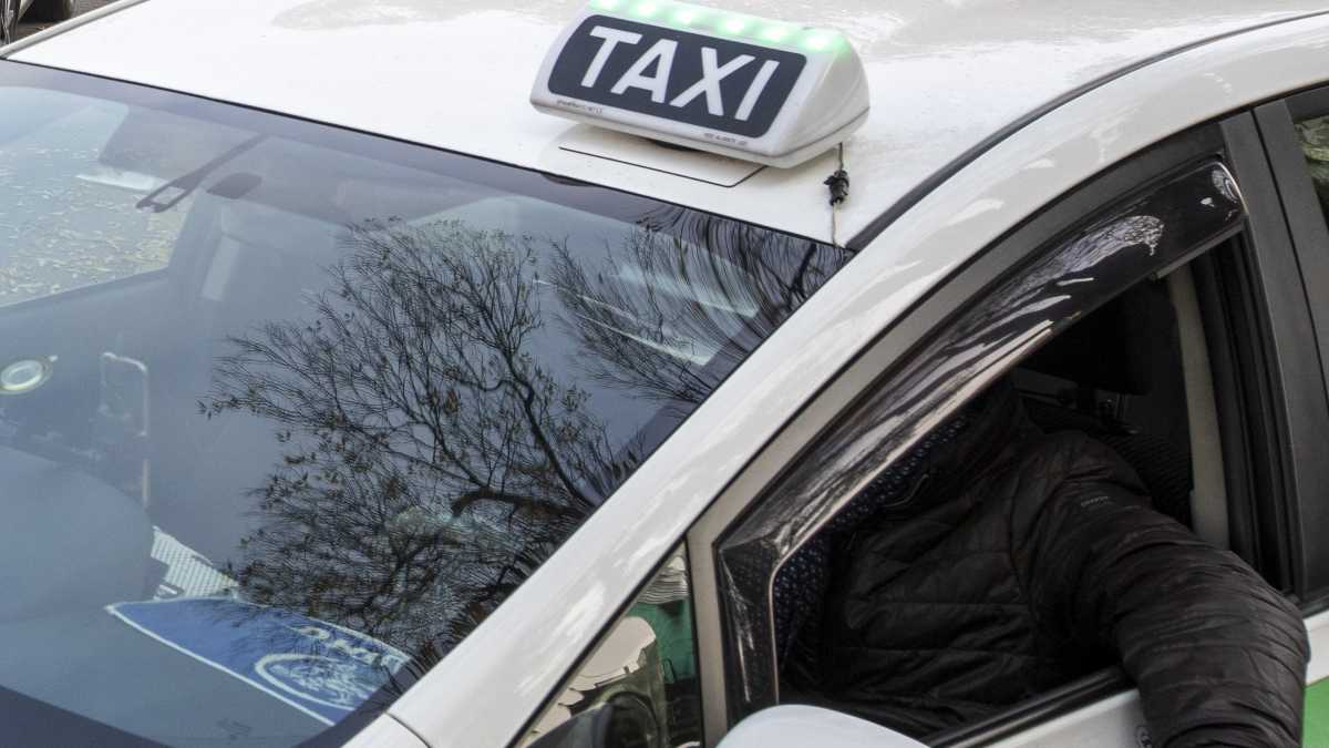 Taxi-fermo-