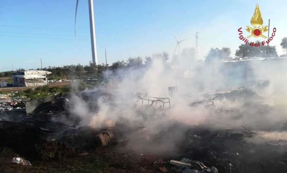 incendio-campo-nomadi-foggiano
