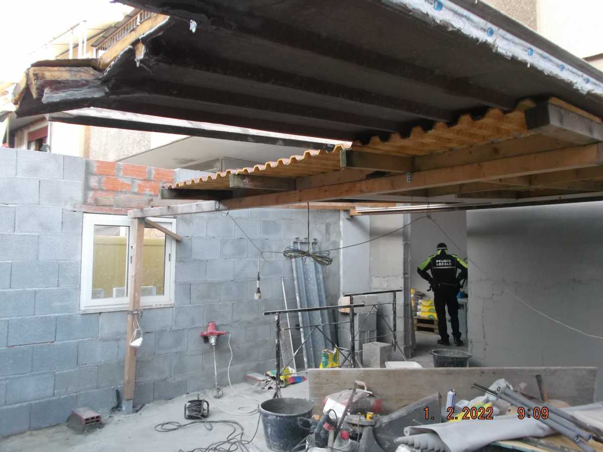 Manufatto-abusivo-sequestrato-in-via-Schiavazzi-2