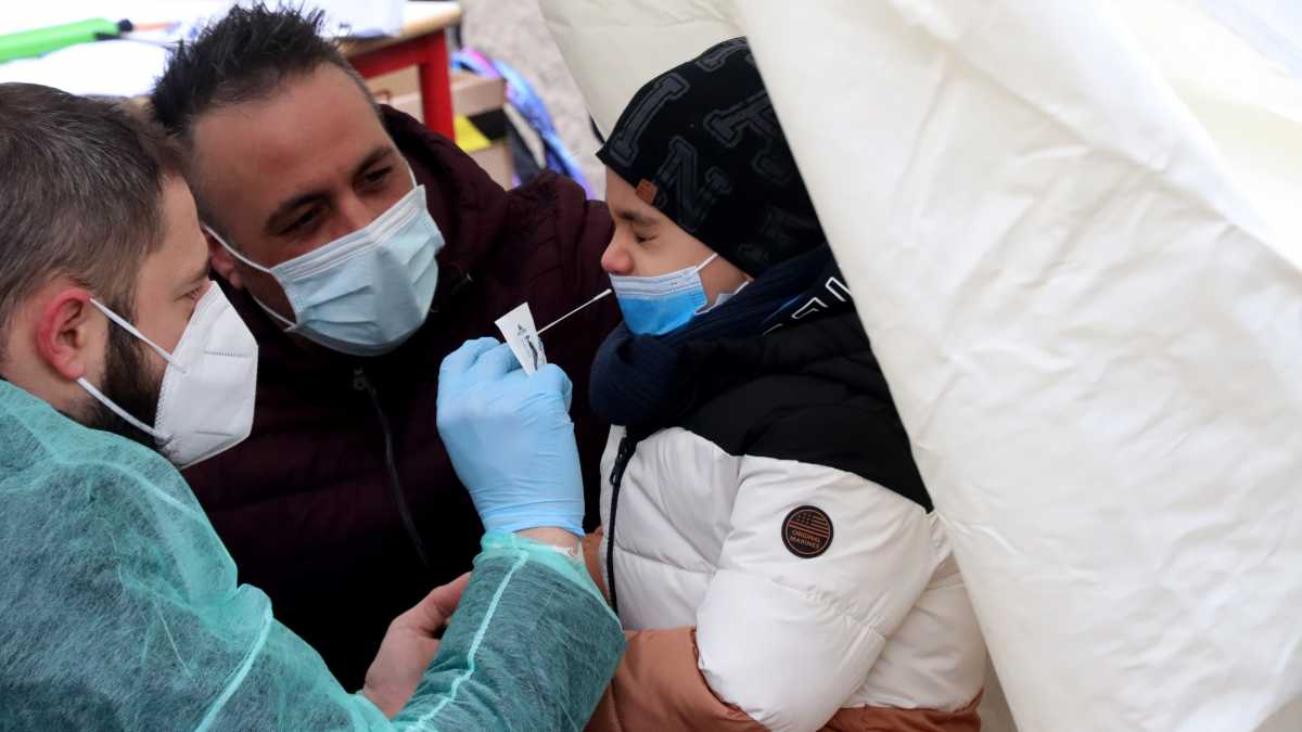 Tamponi-gratuiti-per-i-bambini-delle-primarie