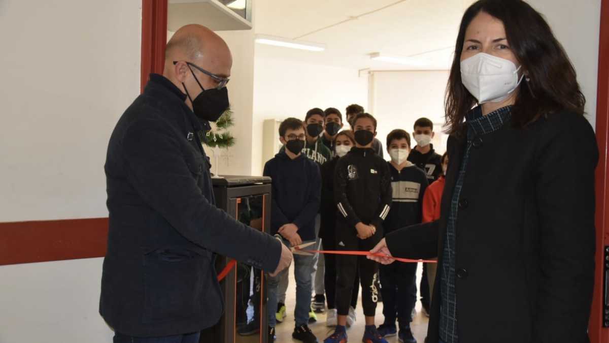 massimiliano-sanna-tiziana-laconi-e-gli-alunni-di-via-marconi