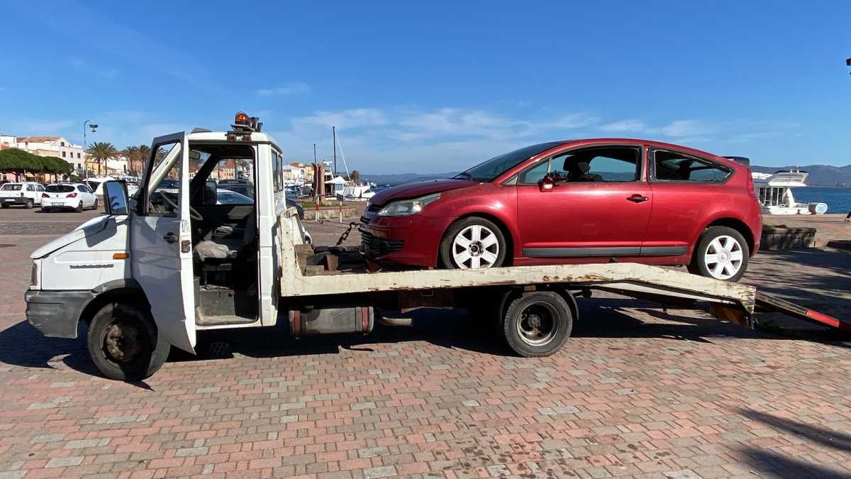 Auto-portata-via-a-santAntioco