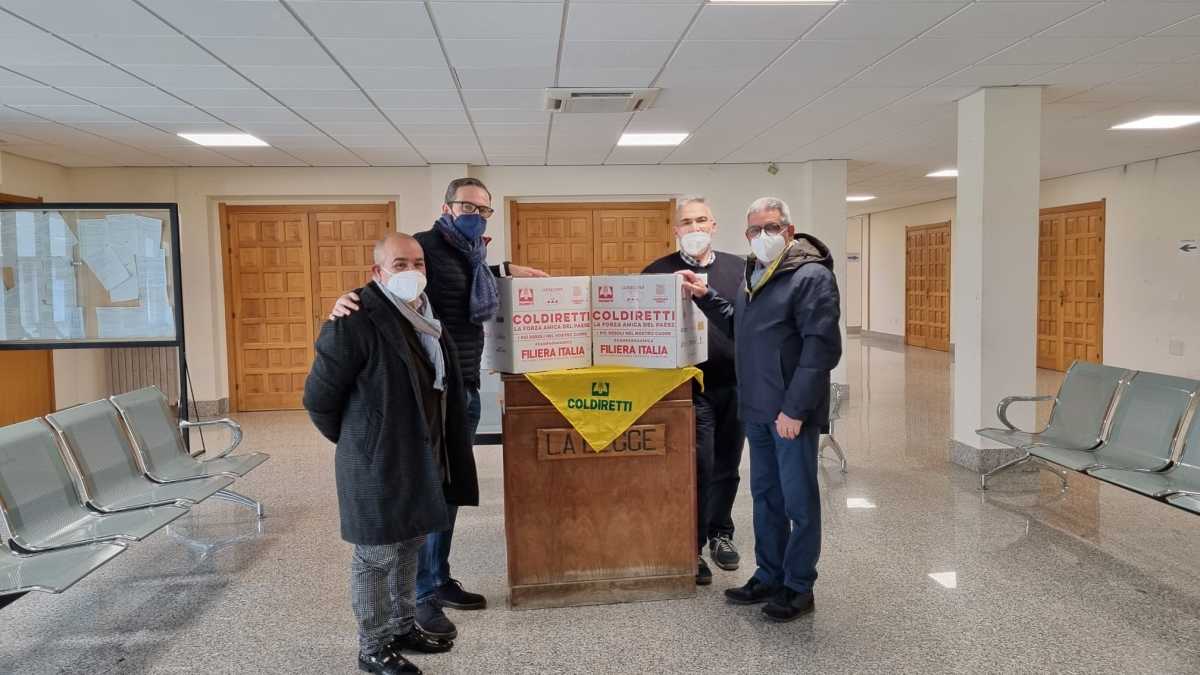 FOTO-CONSEGNA-COLDIRETTI-Gibillini-Morittu-Vella-e-Lai