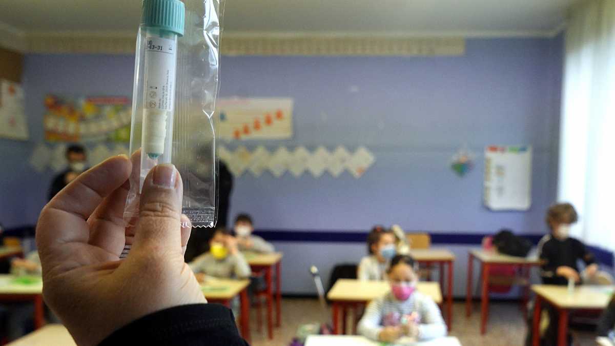 Quarantena-dimezzata-per-i-non-vaccionati-a-contatto-con-un-positivo