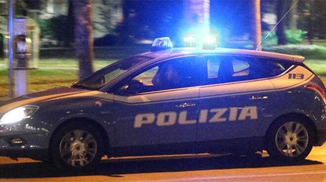 polizia-di-stato-auto-corsa