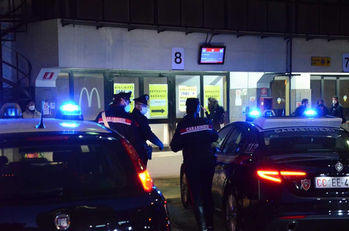 Carabinieri-arrestano-un-bengalese-in-piazza-Matteotti