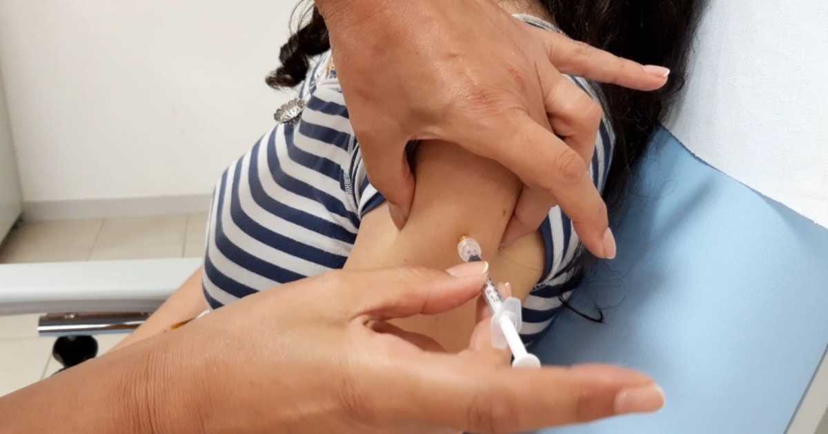 Una-vaccinazione-su-una-ragazza