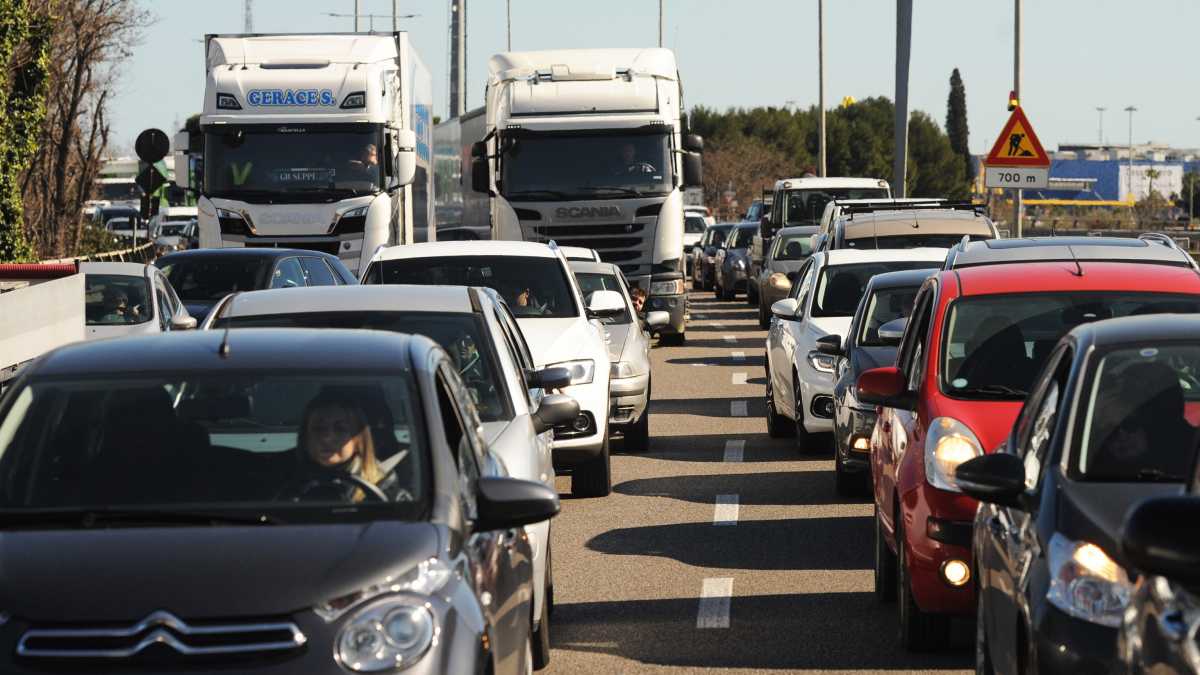 cARO-cARBURANTE-PROTESTA-DEGLI-AUTOTRASPORTATORI