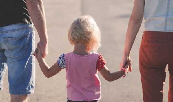 Illegittime-le-norme-che-assegnano-il-cognome-del-padre